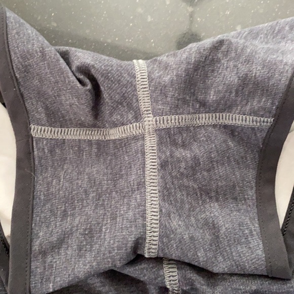 Lululemon Speed-Up shorts 2.5 inches - Picture 5 of 6